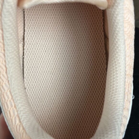 Nike Women’s Side 8.5 Roshe One Crimson Tint White 599729-802 Youth 7 - Picture 6 of 10